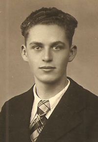 Rene_SAUR_civil.jpg