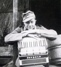 Findeli André et son fidèle accordéon