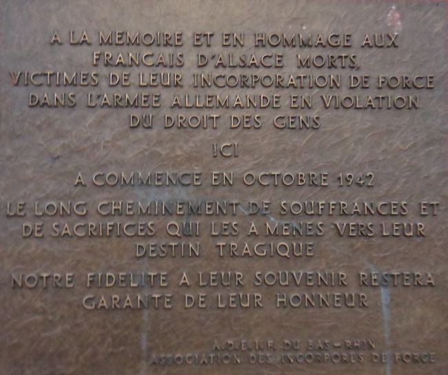 SavernePlaque_commemorative_a_la_memoire_des_incorpores_de_force.jpg
